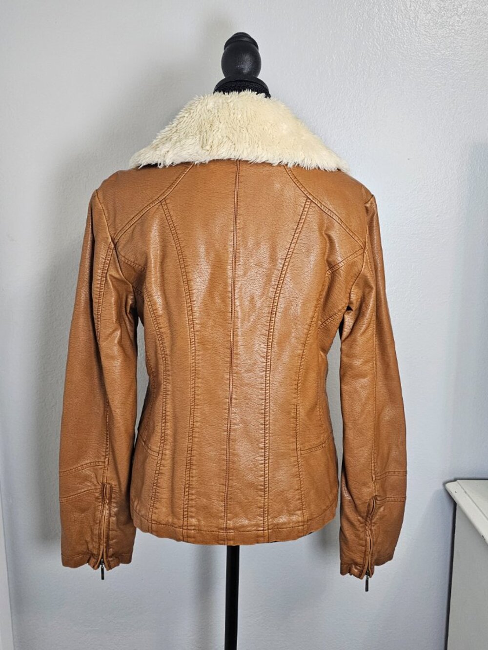 NEW Giacca Vegan Leather Khaki Sherpa Lining Women's Jacket - Size Medium - Picture 3 of 7